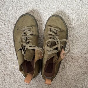 Clarks Men's Khaki Lace-Up Sneakers